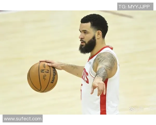 火箭与雄鹿激战正酣NBA赛场精彩瞬间回顾与分析